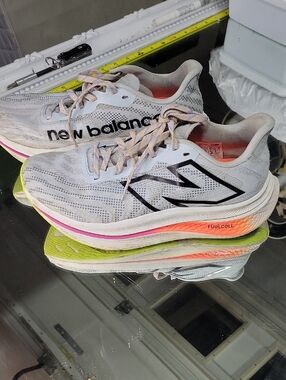 Womens 9 New Balance FuelCell SuperComp Trainer v2 running shoe, Great Shape. E